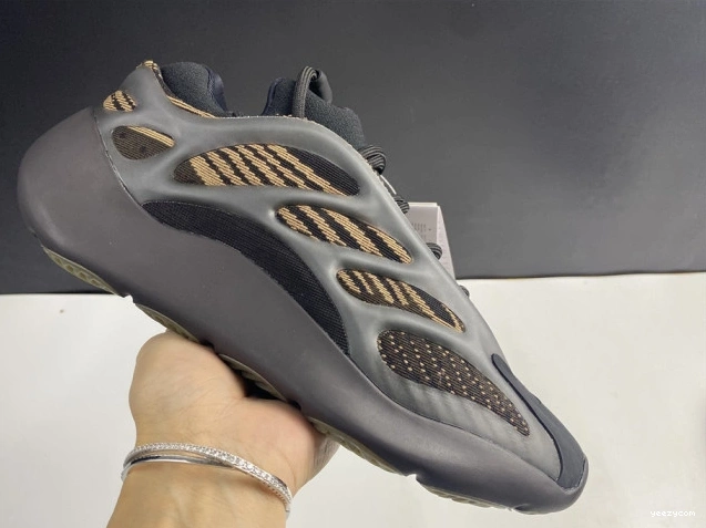 GY0189 ADIDAS V3 700 YEEZY 0809